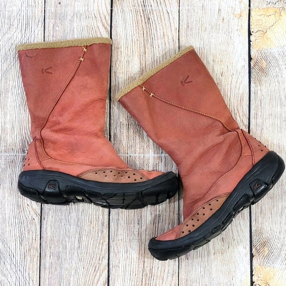 Keen fur lined winter boots (see Condition)
